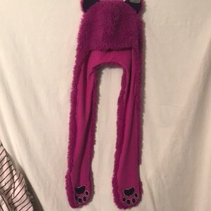 Beary cute hat with attached scarf/gloves. SzS